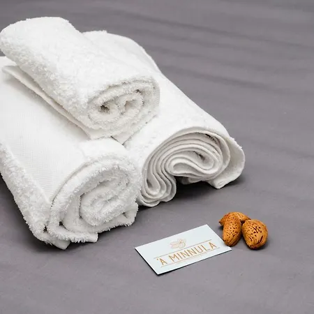 Oda ve Kahvaltı 'a Minnula